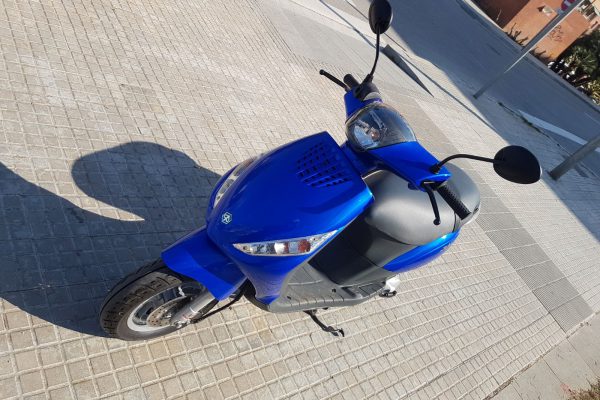 Piaggio Zip 50 (seminueva), 900 €