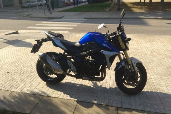 Suzuki GSR 750 , 4.200 €